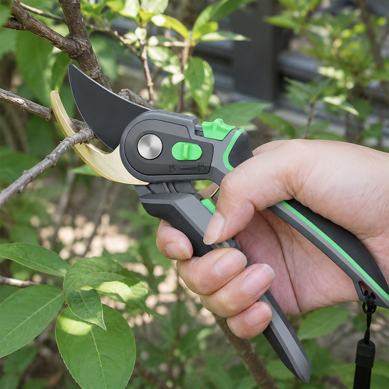 Snap Through Ratchet Pruning Shears