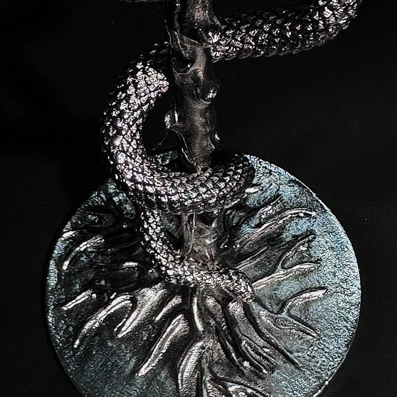 Black Snake Sculpted Wine Glass