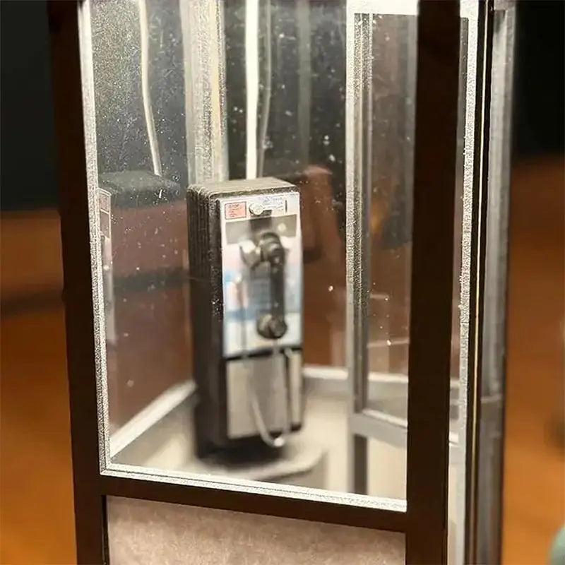 Retro Telephone Booth Table Lamp