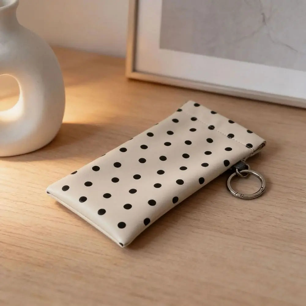 Snap-Close Magnetic Glasses Carry Pouch