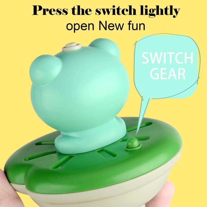 Floating Frog Rotating Sprinkler Toy - MaviGadget