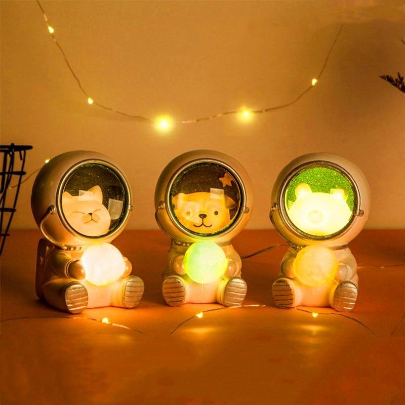 Astronaut Pet LED Night Light - MaviGadget