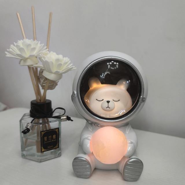 Astronaut Pet LED Night Light - MaviGadget